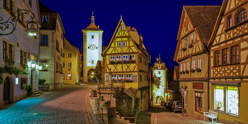 Plönlein in Rothenburg ob der Tauber bei Nacht von Werner Dieterich