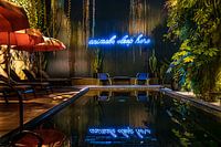 La piscine la nuit.