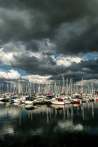 Wolkendecke über dem Jachthafen von Breskens von Ellen Driesse