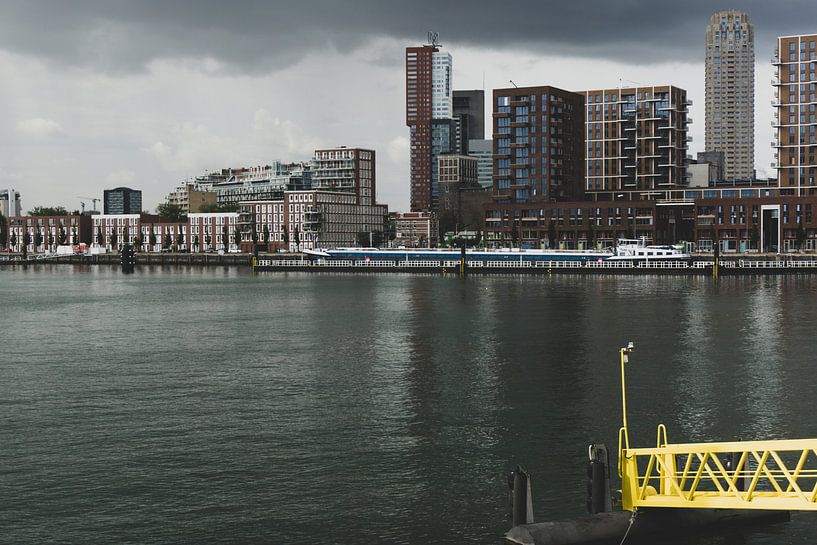 Katendrecht and the watertaxi. by Onno Alblas
