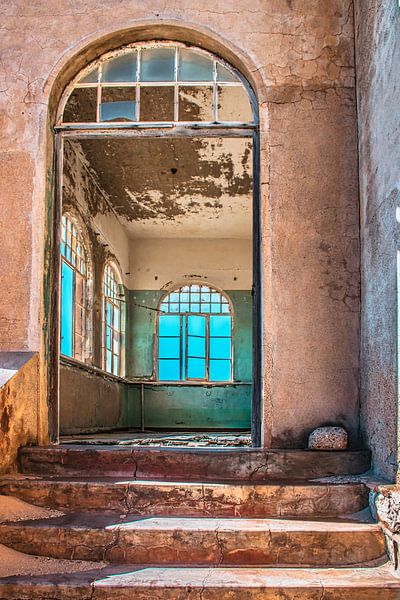 Intérieur d'une maison abandonnée dans Kolmanskop, la Namibie par Rietje Bulthuis