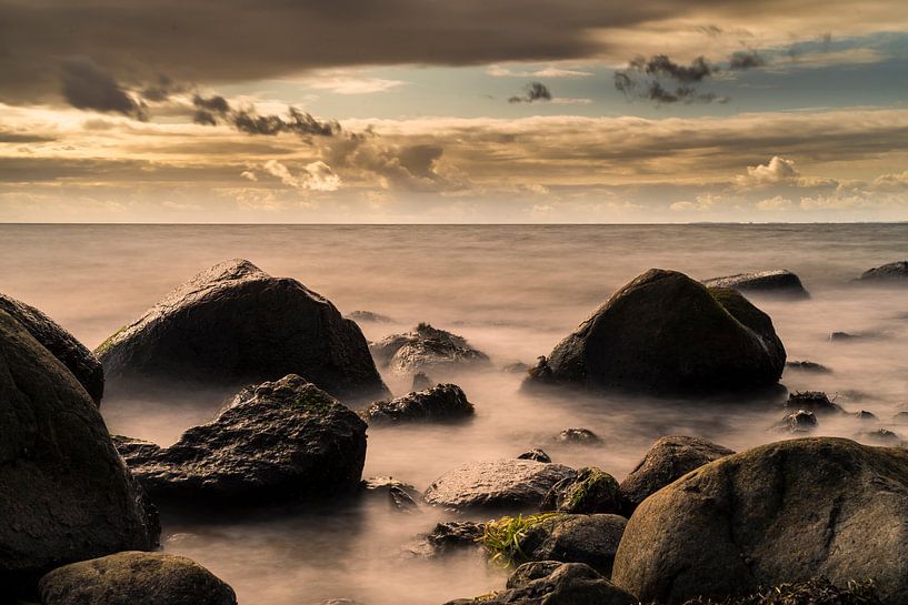 Steine im Meer vor Fehmarn von Stephan Zaun