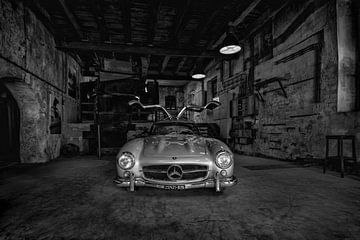 Mercedes 300 SL in een oud gebouw van Tilo Grellmann | Photography