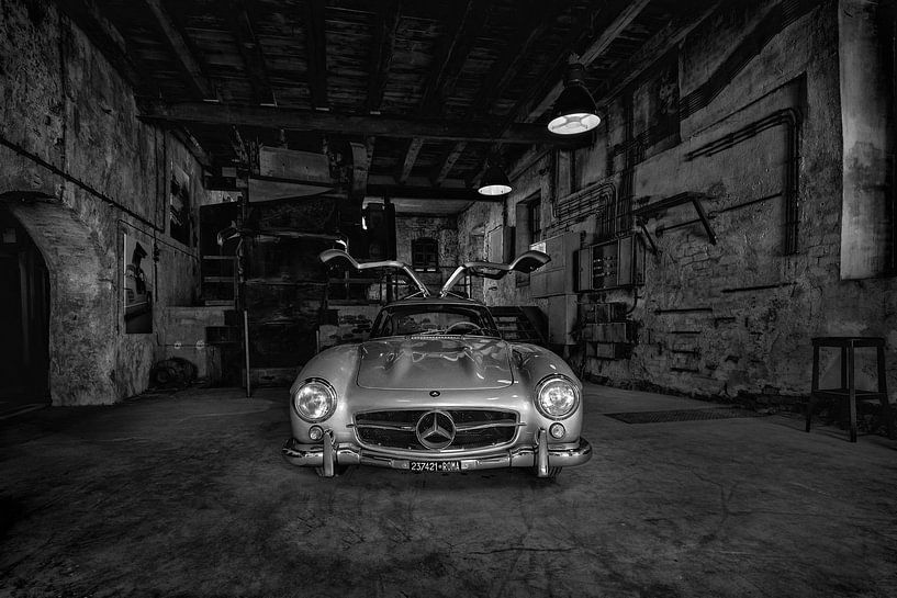 Mercedes 300 SL dans un vieux bâtiment par Tilo Grellmann