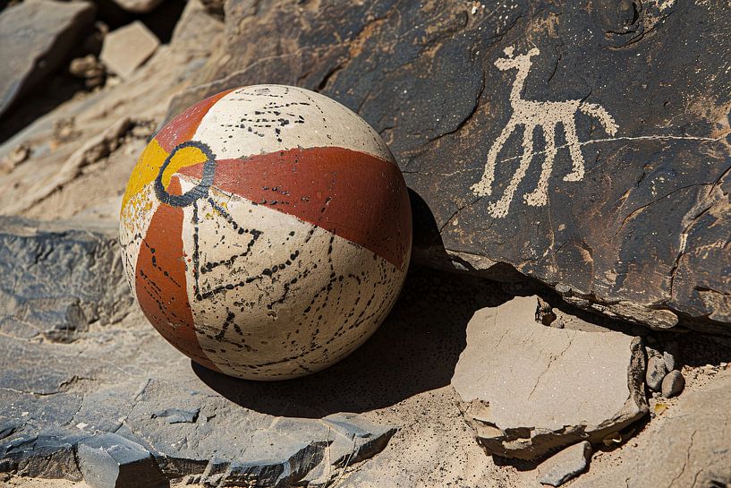 Minimalistische Steinkugel von Art & Soul Creations