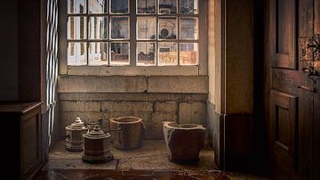 Koffiemolens in de historische keuken van Frans Nijland