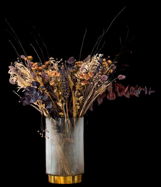 Stilleven bloemen in een vaas van Marjolein van Middelkoop