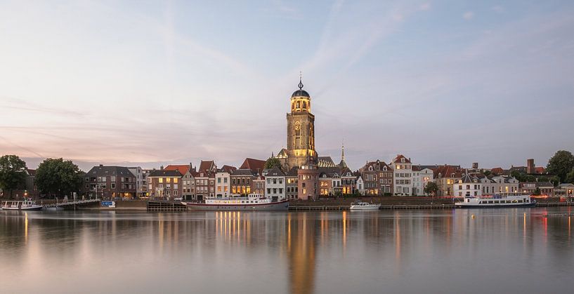 Deventer Skyline (2022 remaster) van Remco Lefers