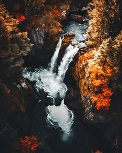 Wasserfall im Herbst