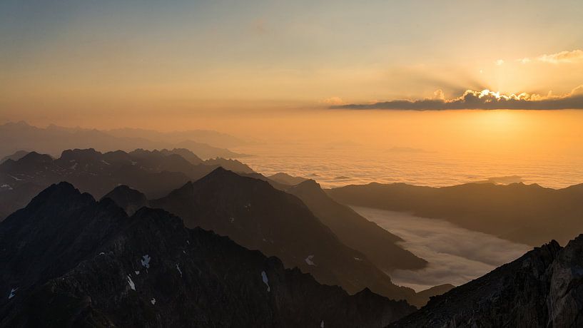 Zonsondergang over de Pyreneeën  von KC Photography