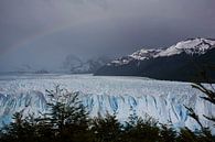 Perito Moreno straalt onder de regenboog van Bianca Fortuin thumbnail