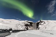 Skogarfoss with Aurora Borealis van Ab Wubben thumbnail