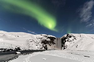 Skogarfoss with Aurora Borealis van Ab Wubben