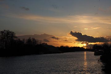 Zonsondergang in de vaart van Gaby  van der Peijl