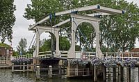 Houten ophaalbrug Lange Vechtbrug over de rivier de Vecht in Weesp, Noord Holland, Nederland van Robin Verhoef thumbnail