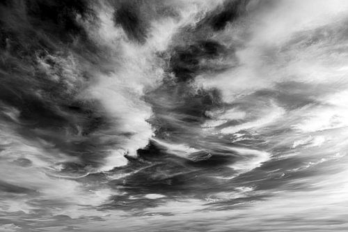 Schleierwolken schwarz-weiss