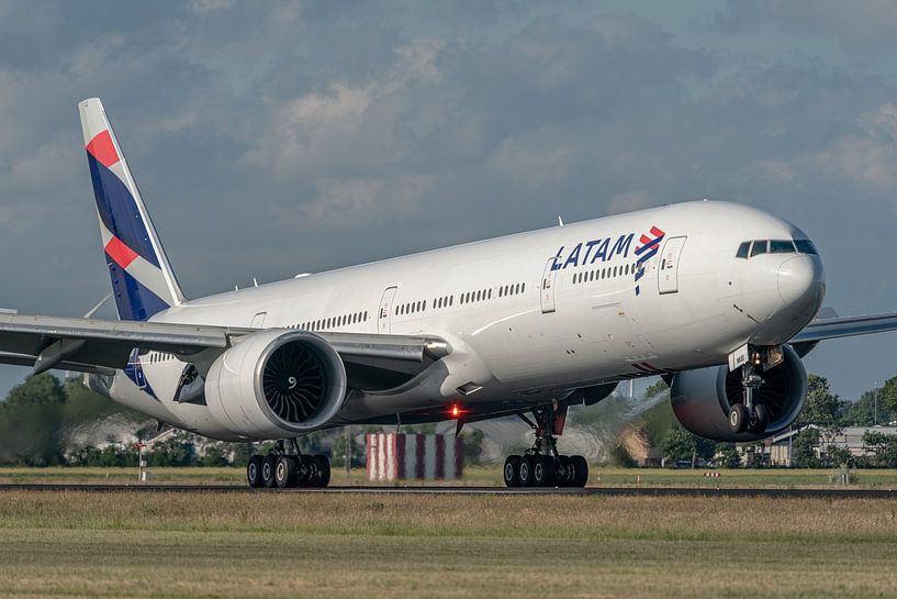 Touchdown! A Boeing 777-300 of LATAM Airlines lands on the Polderbaan. by Jaap van den Berg