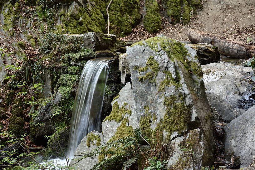 A waterfall between stones by Philipp Klassen