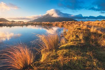 Nieuw-Zeeland Mount Taranaki zonsopgang van Jean Claude Castor