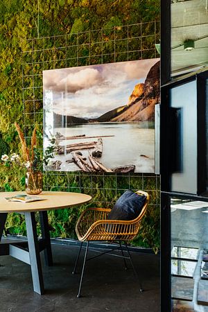 Le lac Moraine près de la chute d'eau