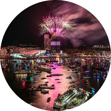 Vuurwerkshow SAIL Amsterdam 2025 met ADAM Toren en Het Ij