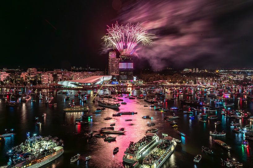 Feu d'artifice SAIL Amsterdam 2025 avec ADAM Tower et Het Ij par Renzo Gerritsen