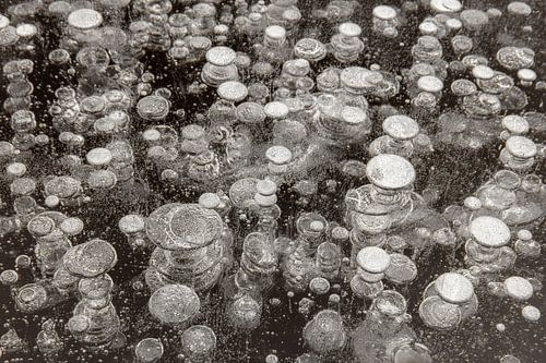 Bulles d'air dans la glace.
