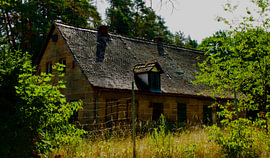 Ein einsames historisches Haus von Armanto Brouka