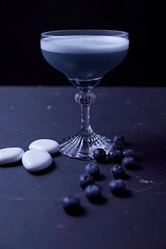 Gin ontmoet bosbes en eiwit. Heerlijke en fruitige cocktails geserveerd in een glas