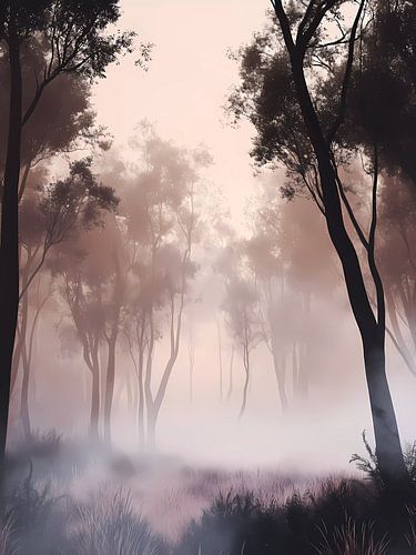 Verdwaald in het mistige bos