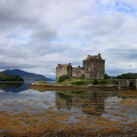 Château Eilean Donan au lac Duich sur Anna van Leeuwen