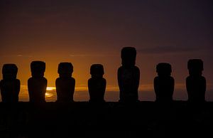 zonsopkomst op Paaseiland, Rapa Nui van Bianca Fortuin