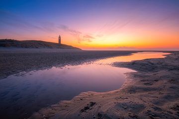 De vuurtoren van Texel tijdens zonsondergang.