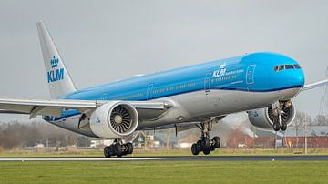 Landung einer KLM Boeing 777-300 Passagiermaschine.