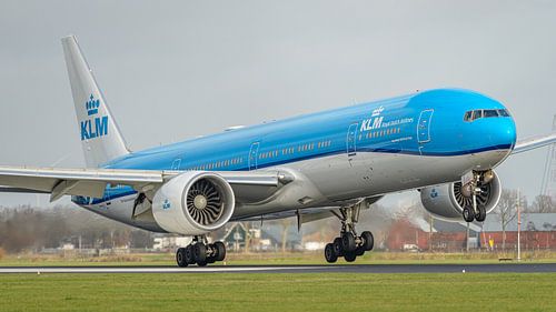Landende KLM Boeing 777-300 passagiersvliegtuig.