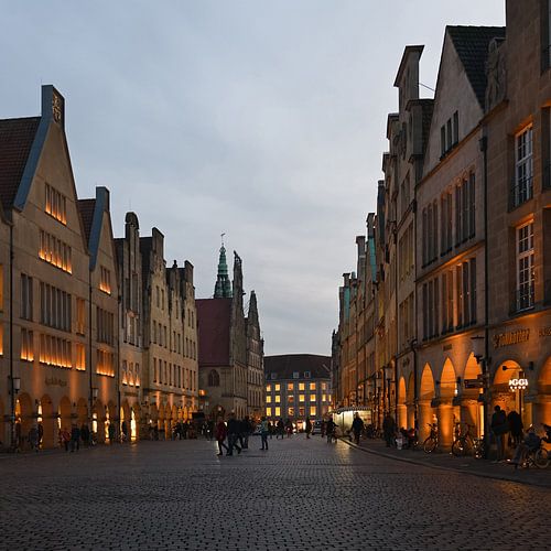 Münster, Prinzipalmarkt, vue panoramique de St. Lamberti à l'hôtel de ville, NRW, Allemagne.