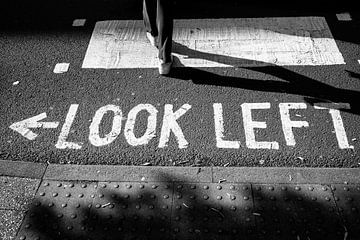 Look Left van PIX STREET PHOTOGRAPHY