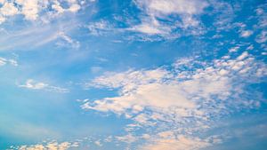 Blauer Himmel mit Wolken von Günter Albers