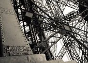 Close-up Eiffeltoren Parijs. van Hennnie Keeris thumbnail