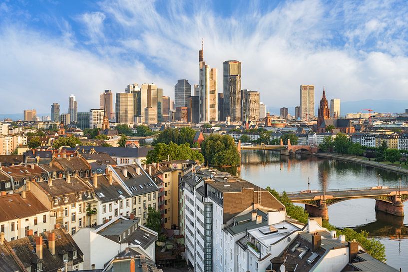 Frankfurt in der Morgensonne von Michael Valjak