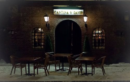 Besneeuwd terras op de Oudegracht, Utrecht
