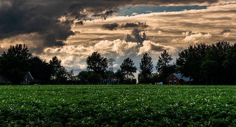 Threatening Skies by Roland's Foto's