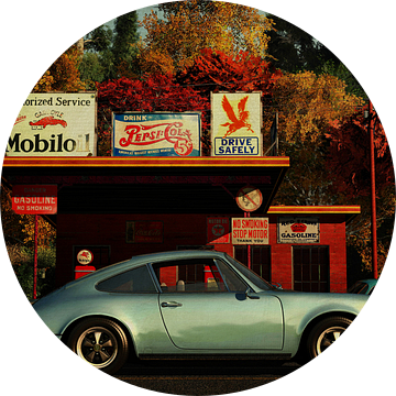 Porsche 911 en Porsche 356 plus Porsche 550 voor een benzinestation