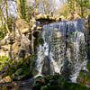Wasserfall im Park Sonsbeek, Arnheim, Niederlande von AdWF