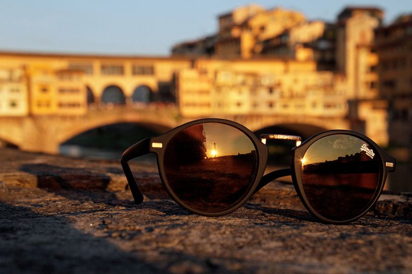 Lunettes de soleil avec le Ponte Vecchio en arrière-plan par Lensw0rld