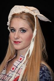 Portret in traditionele Nederlandse klederdracht van Huisinga Fotografie