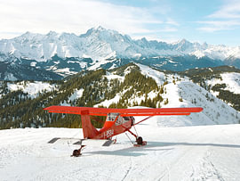 Rotes Flugzeug von Gal Design