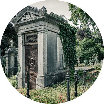 Oude graftombe, België van Art By Dominic