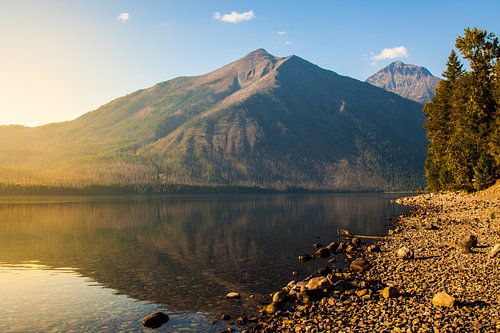 Reflectie bij zonsondergang Lake McDonald