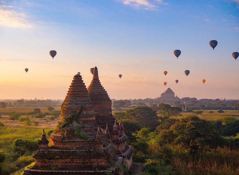 Ballons über den Tempeln von Bagan, Myanmar von Teun Janssen
